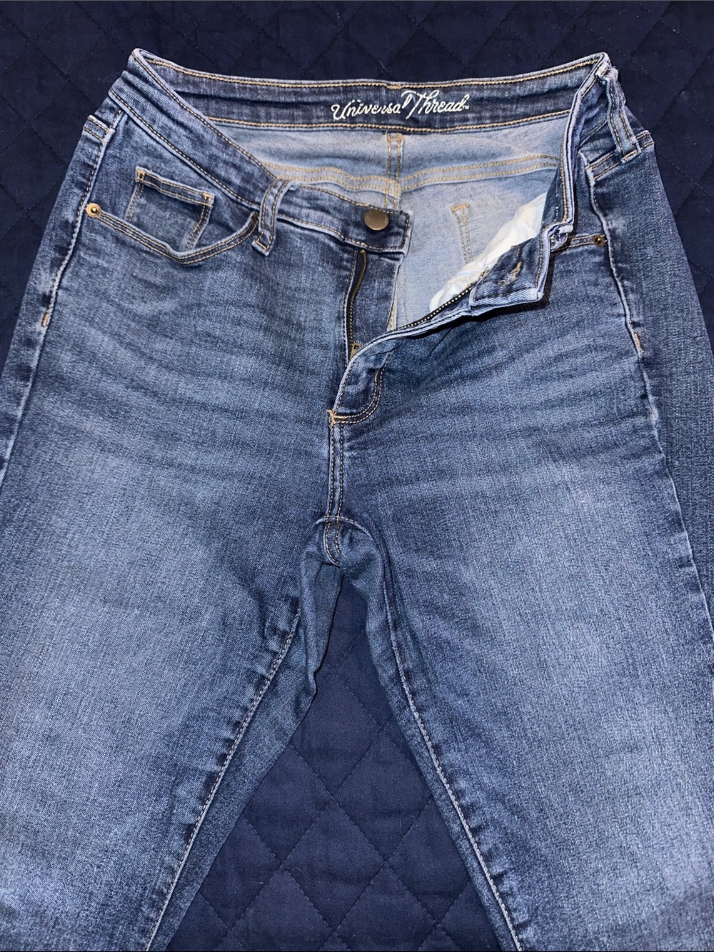 Universal Thread Women’s Sz 8 Short Skinny Jeans